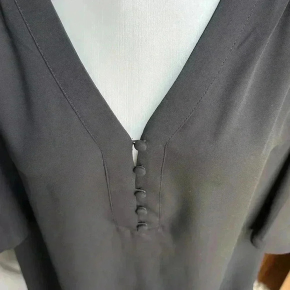 Size M Express flowy sleeve blouse with button accents - Picture 2 of 5